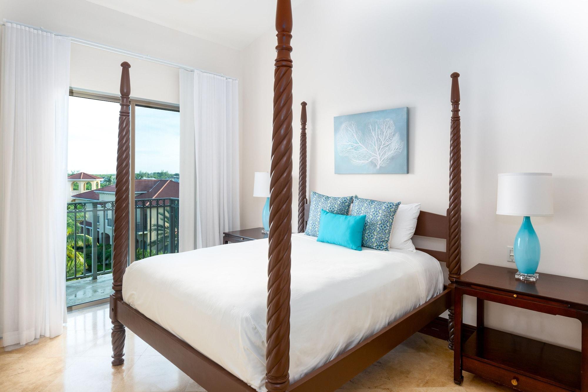 The Somerset On Grace Bay Exterior photo