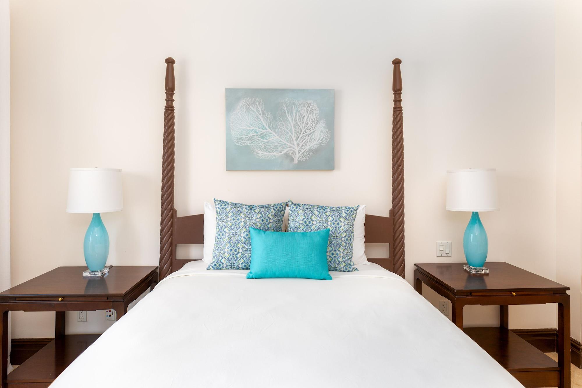 The Somerset On Grace Bay Exterior photo