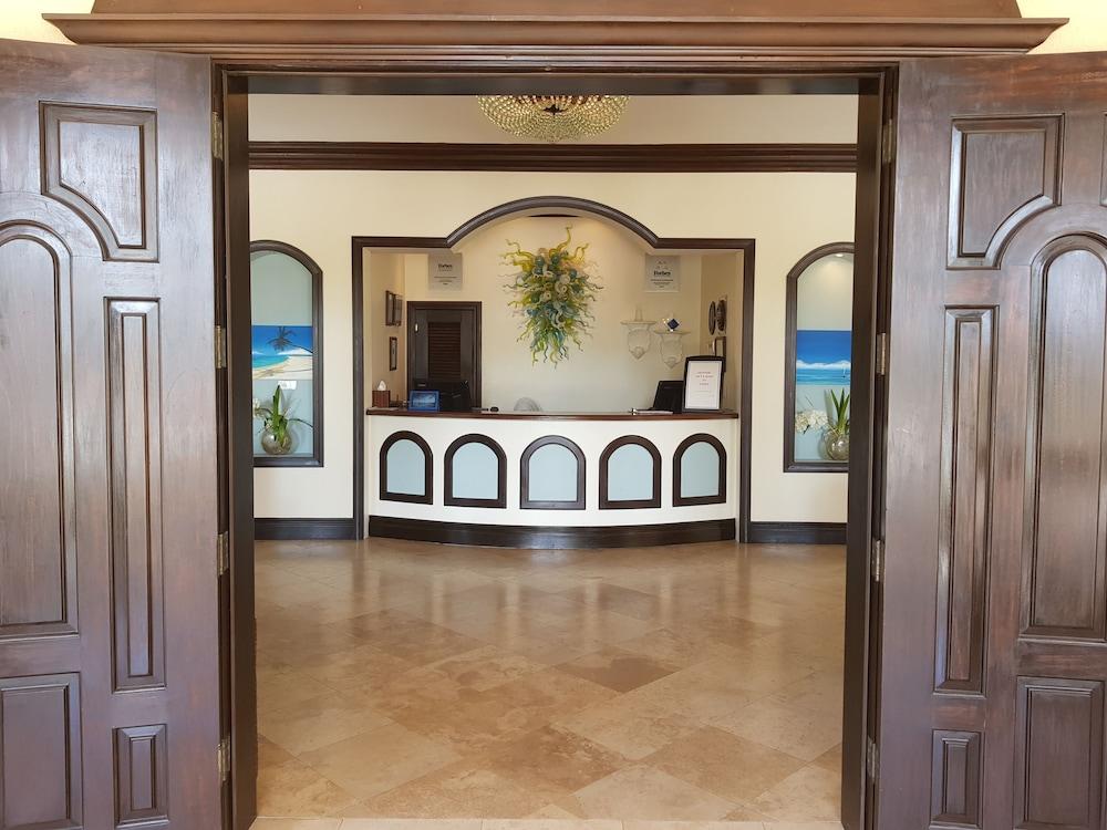 The Somerset On Grace Bay Exterior photo