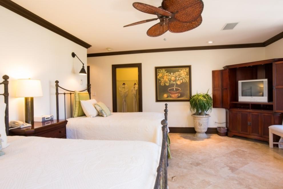The Somerset On Grace Bay Exterior photo